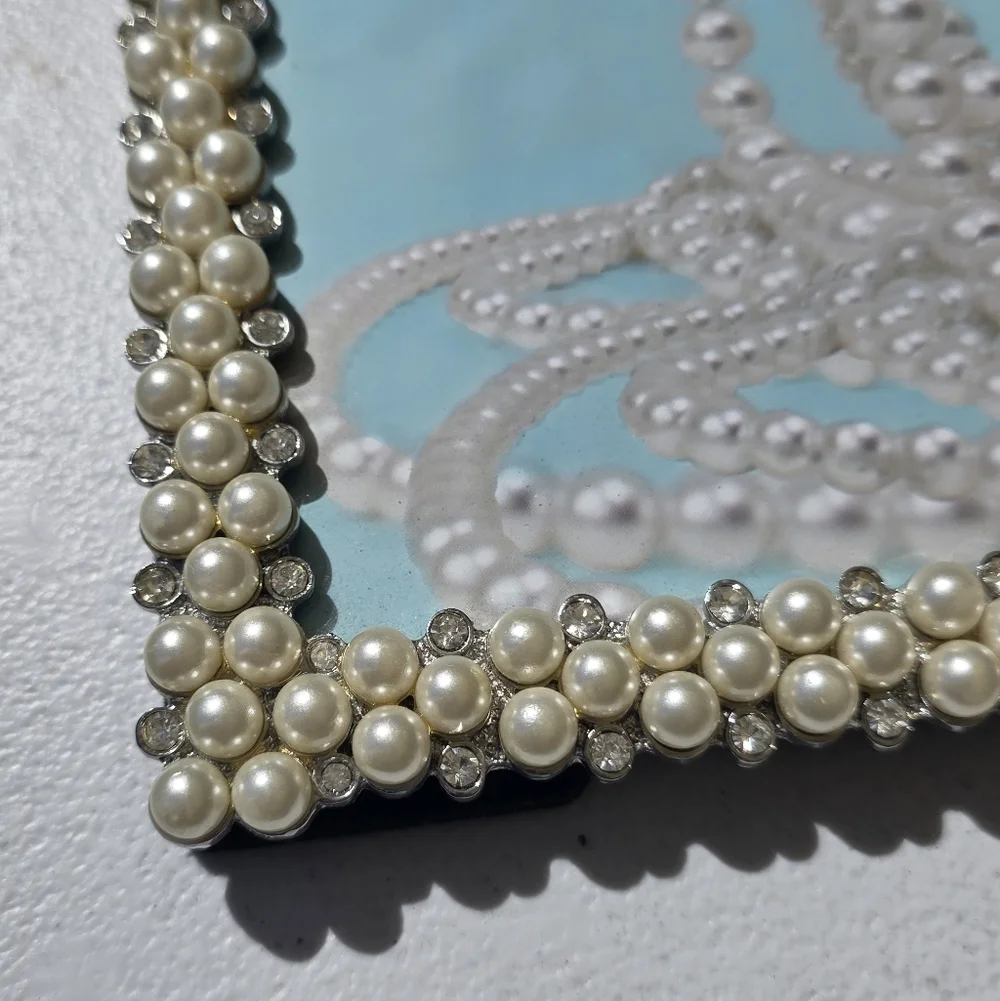 Gorgeous Pearl Beaded Photo Frame - Picture 2 of 3